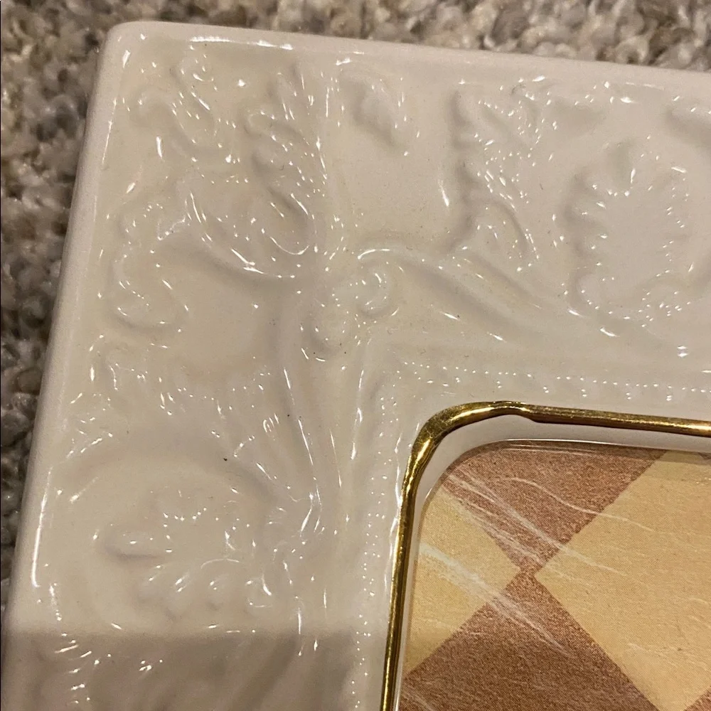 Decorative Ceramic Off White Photo Frame with Glass. 3.5 x 5”